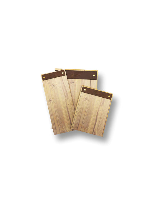 Tavola di menu in legno con bar in pelle